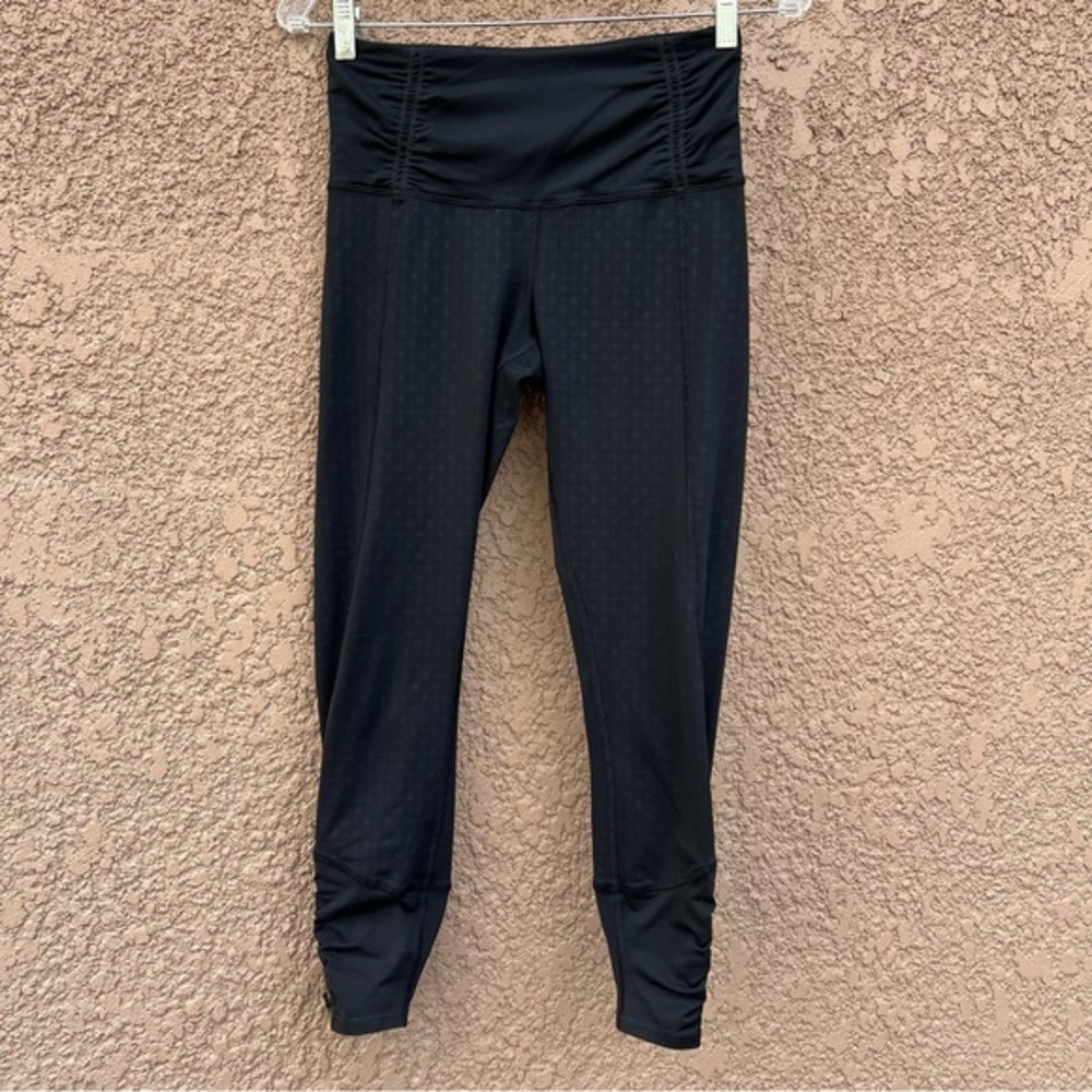 Lululemon Full Length Legging Womens Size 4 w zipper hem Casual‎ Yoga Athleisure